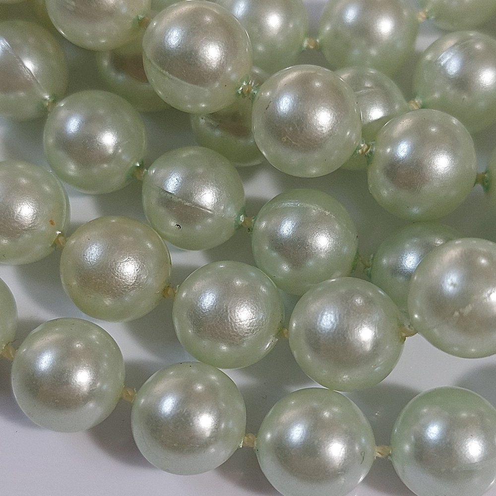 Elegant Pearl Necklace - Picture 5 of 5